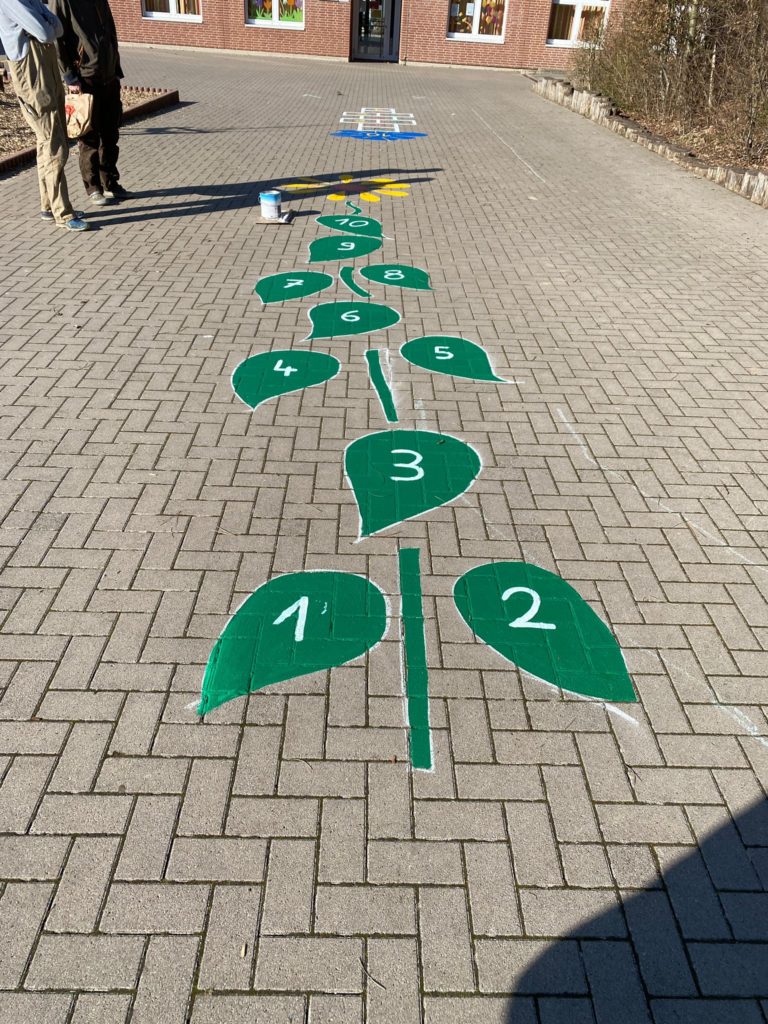 wir-sind-bunt-schulhofbemalung-grundschule-hunnebrock-de
